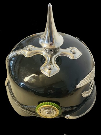 Pickelhaube aus schwarzem Leder