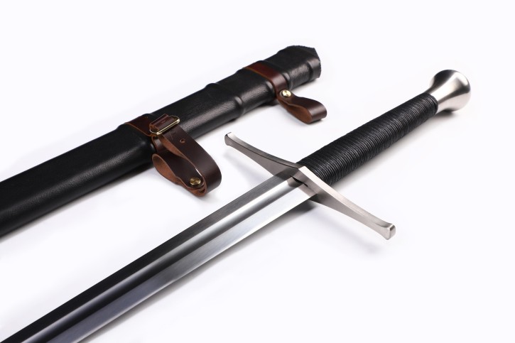 "Dragon’s Oath” – Functional medieval longsword for stage combat, with scabbard, sharp-edged blade